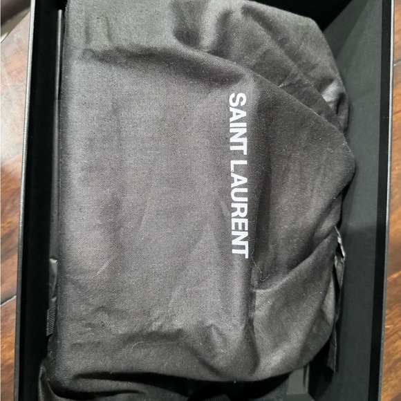 black leather hand bag with crocodile print. Can wear as hand bag or cross over. - Picture 5 of 9